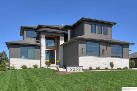 12352 Carpenter St, Papillion, NE 68046