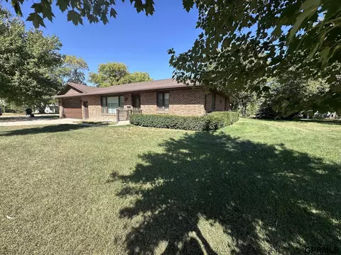 301 E Sumner St, Western, NE 68464 photo 2