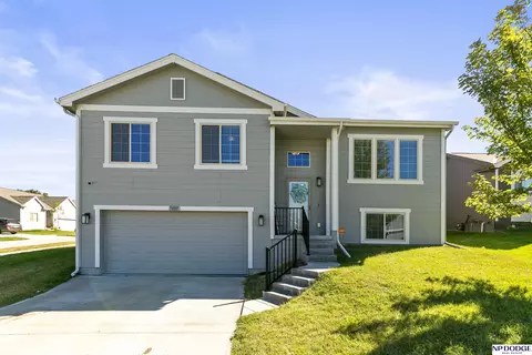 7809 N 82nd St, Omaha, NE 68122
