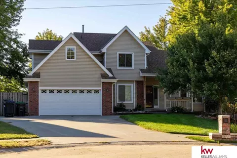 15727 Shamrock Cir, Omaha, NE 68118