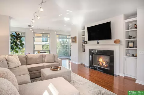 220 S 31 Ave #3411, Omaha, NE 68131
