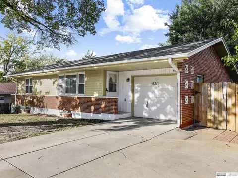 421 S 84th St, Lincoln, NE 68510