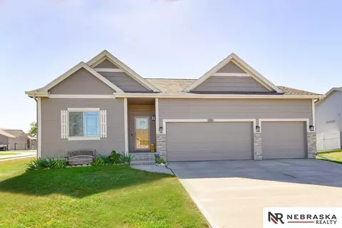 1703 Mesa St, Bellevue, NE 68123
