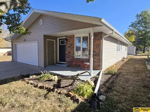 1720 N 15th St, Beatrice, NE 68310