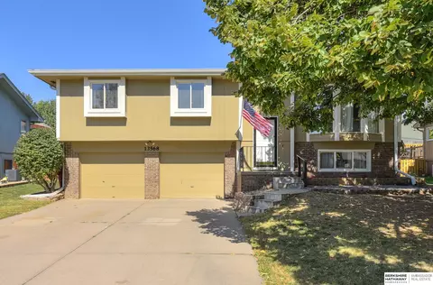 13568 Chandler St, Omaha, NE 68138