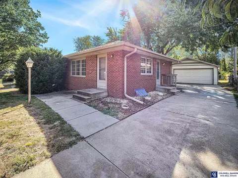 5229 Wilshire Blvd, Lincoln, NE 68504