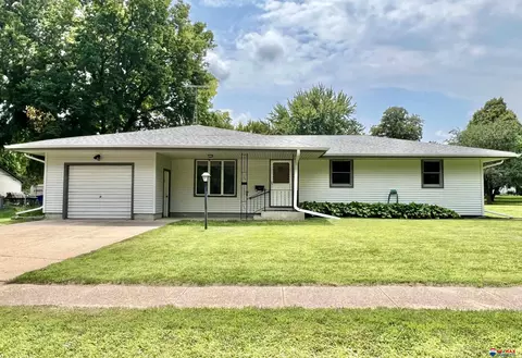 215 5th St, Friend, NE 68359