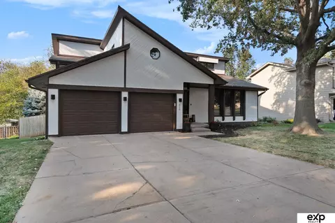810 W Sherman St, Papillion, NE 68046