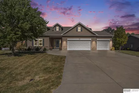 15422 Reagan Dr, Washington, NE 68068
