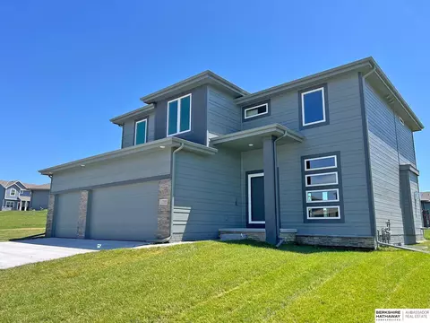 17335 Potter St, Bennington, NE 68007