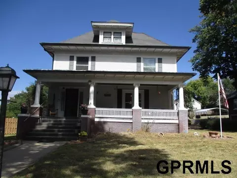 803 7th St, Fairbury, NE 68352
