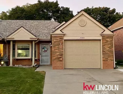 7040 Stony Ridge Dr, Lincoln, NE 68507