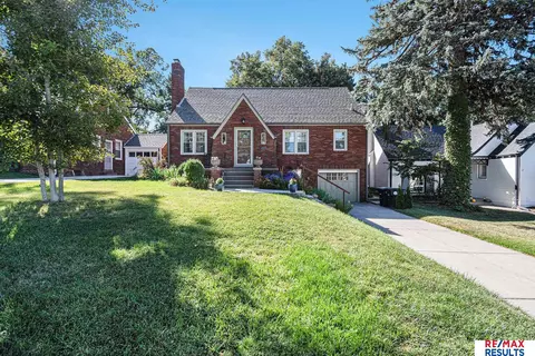 5415 Parker St, Omaha, NE 68104