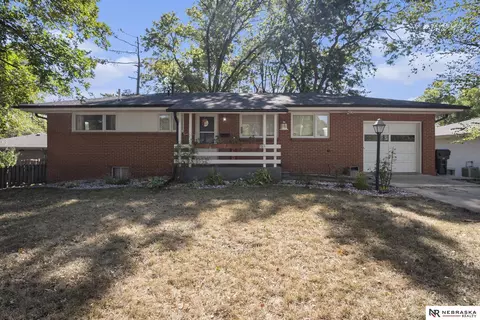 1813 Morningside Dr, Lincoln, NE 68506