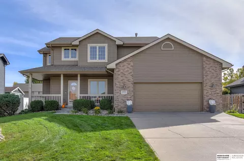16553 Rosewood St, Omaha, NE 68136