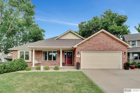 5515 S 76th Ct, Lincoln, NE 68516