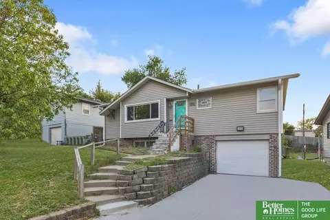 6820 S 49th St, Omaha, NE 68117