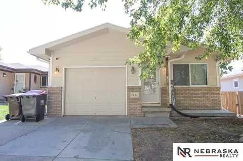 5111 W Partridge Ln, Lincoln, NE 68528