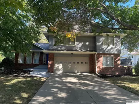 8114 Meredeth St, Lincoln, NE 68506