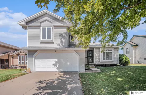 1306 Sunshine Blvd, Bellevue, NE 68123