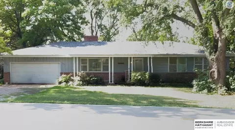 6131 Girard St, Omaha, NE 68152