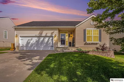 8909 S 68th St, Papillion, NE 68133