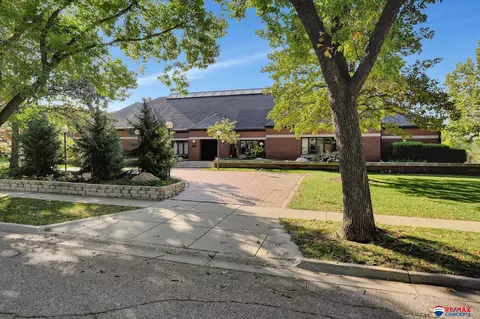 2425 Ridge Rd, Lincoln, NE 68512