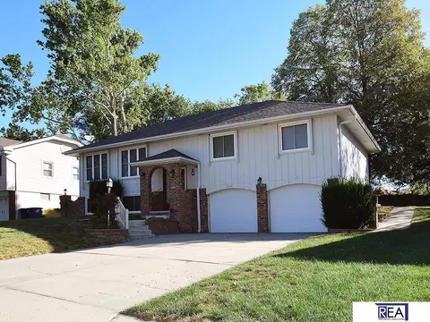423 S 150 Cir, Omaha, NE 68154
