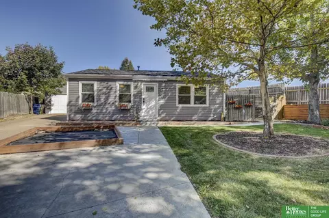 3904 High Meadows Ln, Bellevue, NE 68147