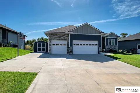 1611 W Big Sky Rd, Lincoln, NE 68521