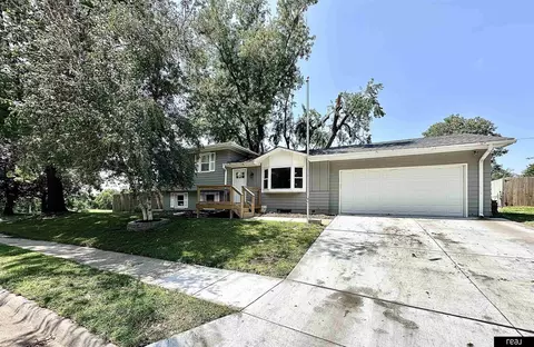 11080 Oakbrook Dr, Omaha, NE 68154