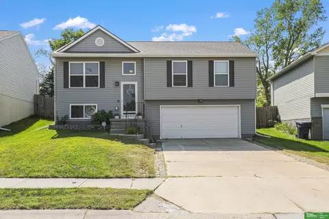 11029 Girard St, Omaha, NE 68142
