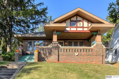 1030 S 35th Ave, Omaha, NE 68105