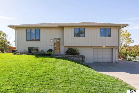 21215 Appaloosa Dr, Elkhorn, NE 68022