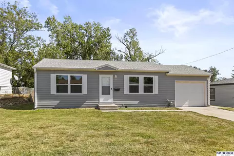 7327 La Vista Dr, La Vista, NE 68128