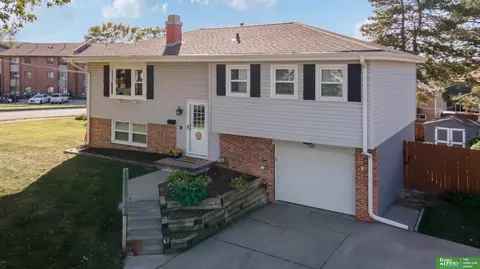 1126 Oke St, Papillion, NE 68046