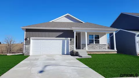 5545 N 187 St, Elkhorn, NE 68022