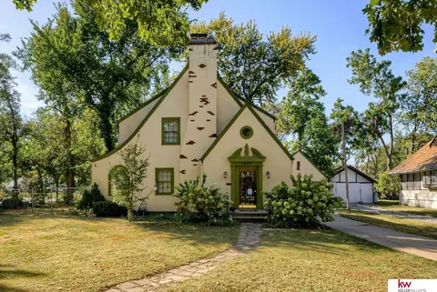 5804 Florence Blvd, Omaha, NE 68110