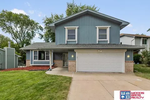 810 Tara Rd, Papillion, NE 68046