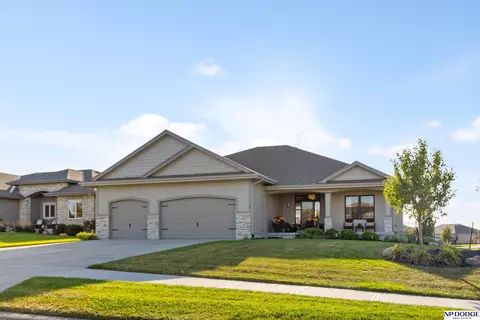 18723 Alder Dr, Omaha, NE 68136