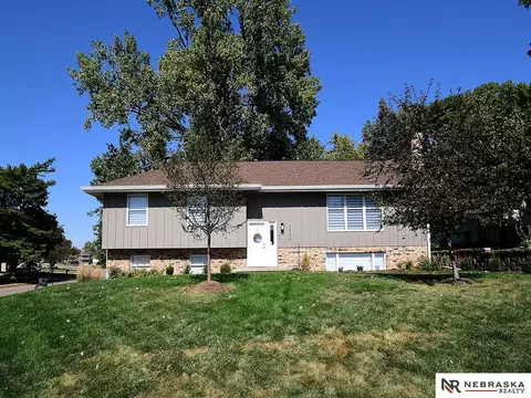 13936 Pine St, Omaha, NE 68144
