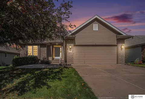 16214 Redwood St, Omaha, NE 68136