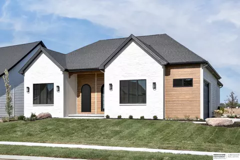 21102 Laurel Ave, Omaha, NE 68022