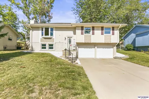 2806 Ponderosa Dr, Bellevue, NE 68123