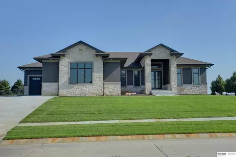 12108 Carpenter St, Papillion, NE 68046