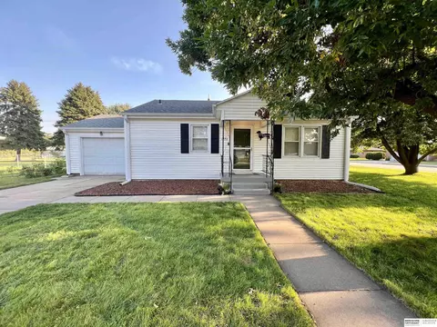 1926 25 St, Central City, NE 68826