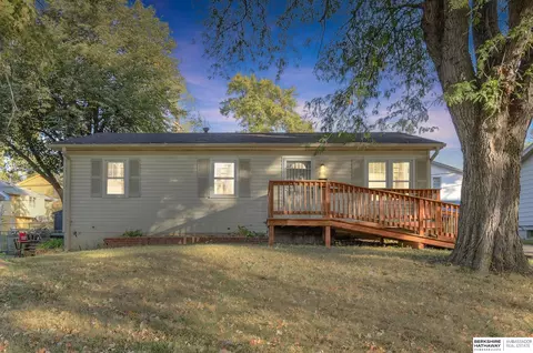 6112 Park Lane Dr, Omaha, NE 68104