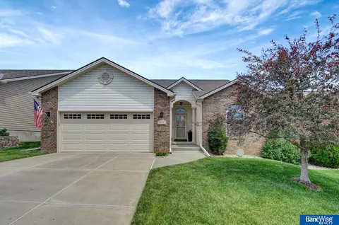5916 Billings Dr, Lincoln, NE 68516