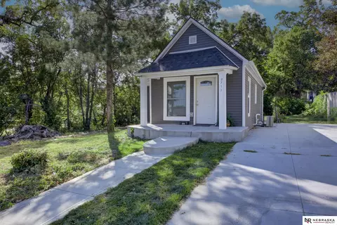 3711 Seward St, Omaha, NE 68111