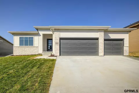 21144 Jessie Ave, Elkhorn, NE 68022